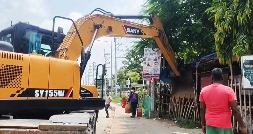 ঢাকা-মাওয়া এক্সপ্রেসওয়ের ফুটপাত দখলমুক্ত করতে উচ্ছেদ অভিযান