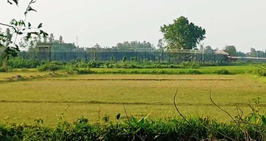 জয়পুরহাট সীমান্তে কাঁটাতারের বেড়া দেওয়ার চেষ্টা, বিজিবির বাধা