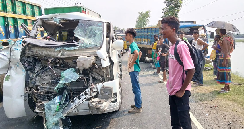 খুলনা-মোংলা মহাসড়কে মাইক্রোবাস-পিকআপ সংঘর্ষে আহত ৮