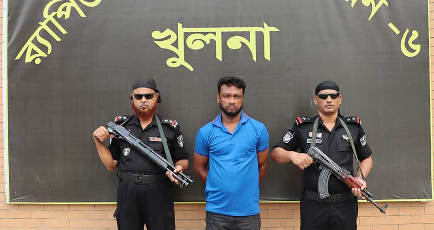 খুলনার আলোচিত ট্রিপল মার্ডার মামলার প্রধান আসামি গ্রেফতার