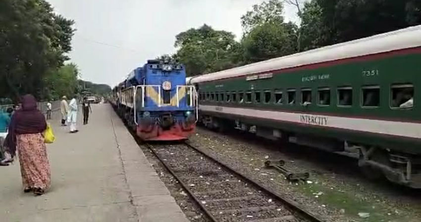 কোটচাঁদপুরে ট্রেন লাইনচ্যুত, ৯ ঘণ্টা পর রেল চলাচল স্বাভাবিক