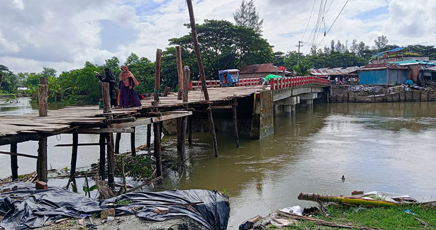 রামগতিতে তেগাছিয়া সেতুর সংযোগ সড়ক নেই, দুর্ভোগে মানুষ