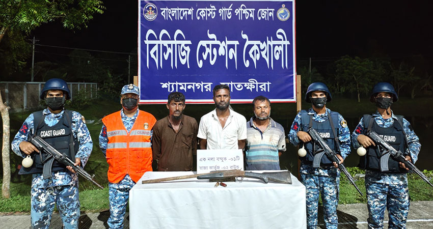 অস্ত্র-গুলিসহ সুন্দরবনের ৩ দস্যু আটক