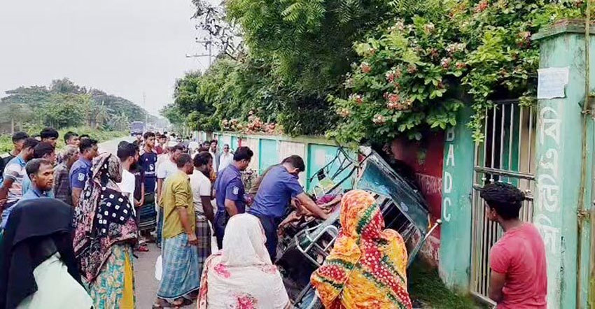 অটোরিকশাকে ট্রাকের চাপায় নিহত ২