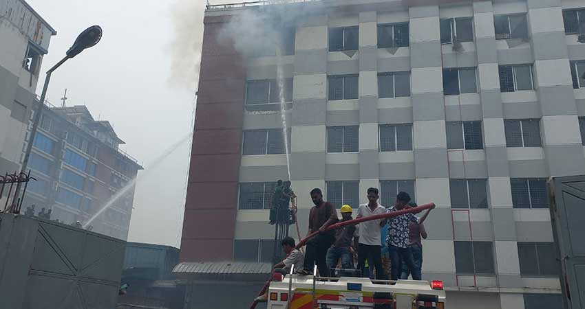 গাজীপুরে পোশাক কারখানায় আগুন
