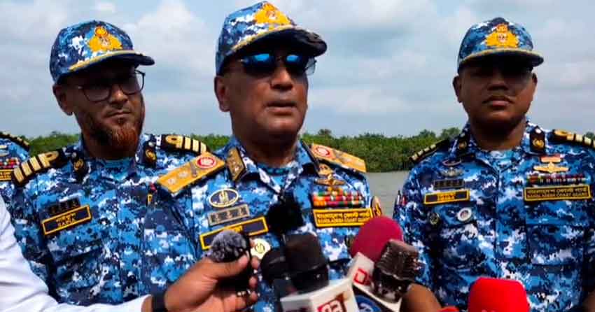 মোংলায় হামলার শিকার হওয়া কোস্ট গার্ড ঘাঁটি পরিদর্শন করলেন মহাপরিচালক