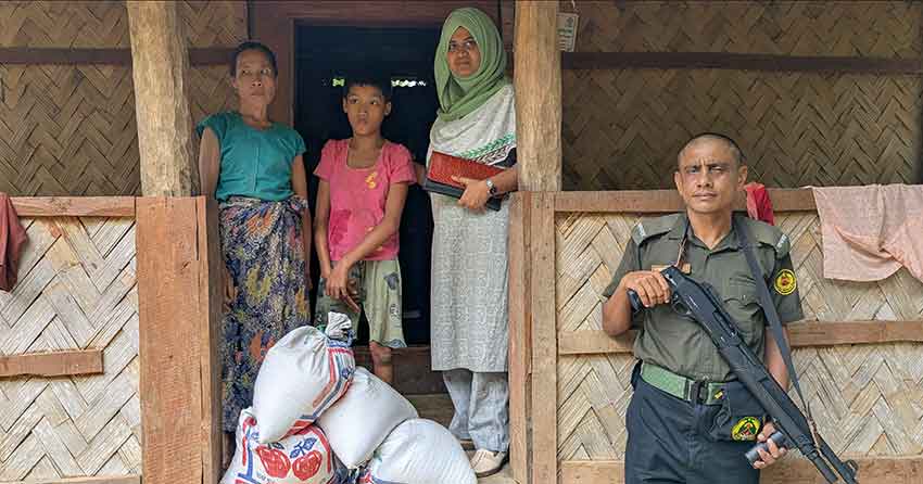 সংবাদ প্রকাশের পর প্রতিবন্ধী মা-মেয়ের পাশে দাঁড়ালেন রুমার ইউএনও