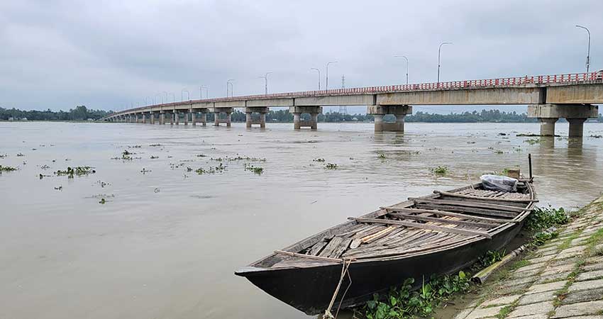 ফুলবাড়ীতে বাড়ছে নদ-নদীর পানি, বন্যা শঙ্কায় তীরবর্তী হাজারো মানুষ