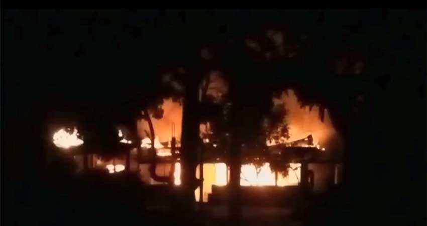 শিবির নেতাকে হত্যার ঘটনায় যুবদল নেতার বাড়িতে আগুন, আটক ১