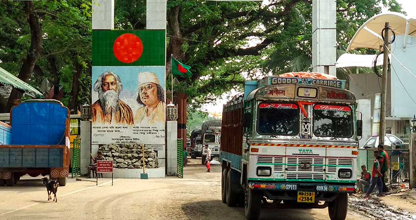 বেনাপোলে পণ্য জব্দ, আটক ৩