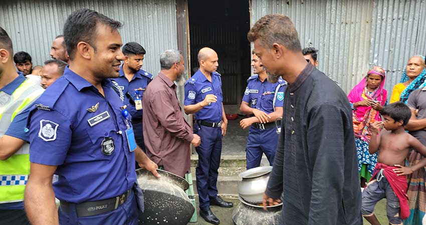 ফুলবাড়ীতে বাংলা মদের কারখানায় পুলিশের অভিযান, আটক ১