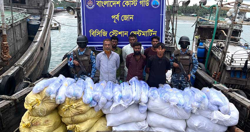 সেন্টমার্টিনে ৩২ কোটি টাকার অবৈধ কারেন্ট জাল জব্দ, আটক ৬