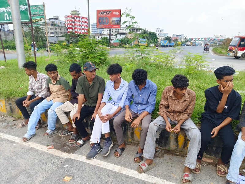 নারায়ণগঞ্জে মিছিলের প্রস্তুতিকালে ছাত্রলীগের ১২ জন গ্রেফতার