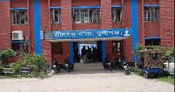 শ্রীনগরে পুলিশের ওপর হামলা, হ্যান্ডকাফসহ পালালেন আ'লীগ নেতা
