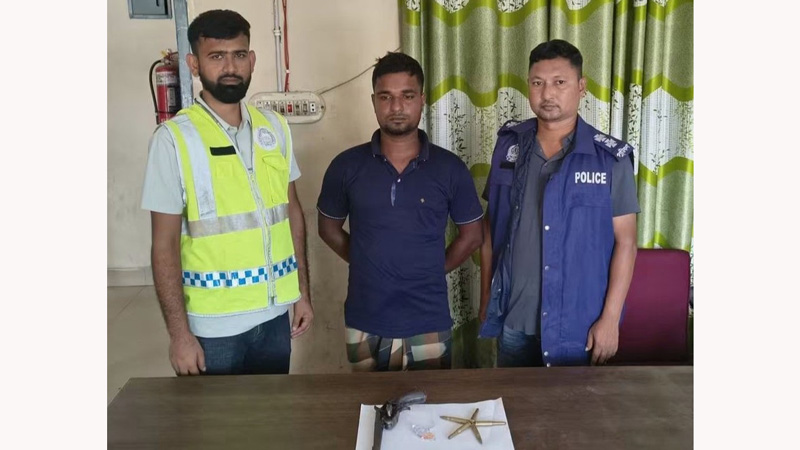 দৌলতপুরে অস্ত্র-গুলি-ইয়াবাসহ যুবক আটক