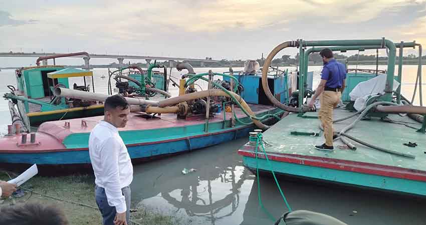 কালকিনিতে অবৈধ বালু উত্তোলনের বিরুদ্ধে অভিযান, ৫টি ড্রেজার জব্দ