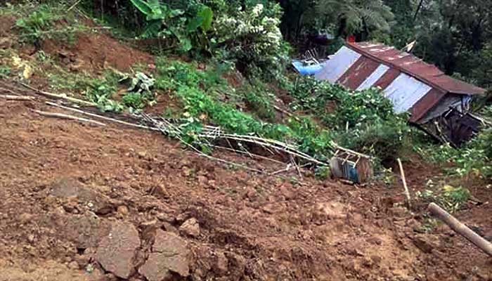 কাপ্তাইয়ে পাহাড়ধসে দুই শিশু আহত, আশ্রয়কেন্দ্রে সরানো হলো ৮০ বাসিন্দাকে
