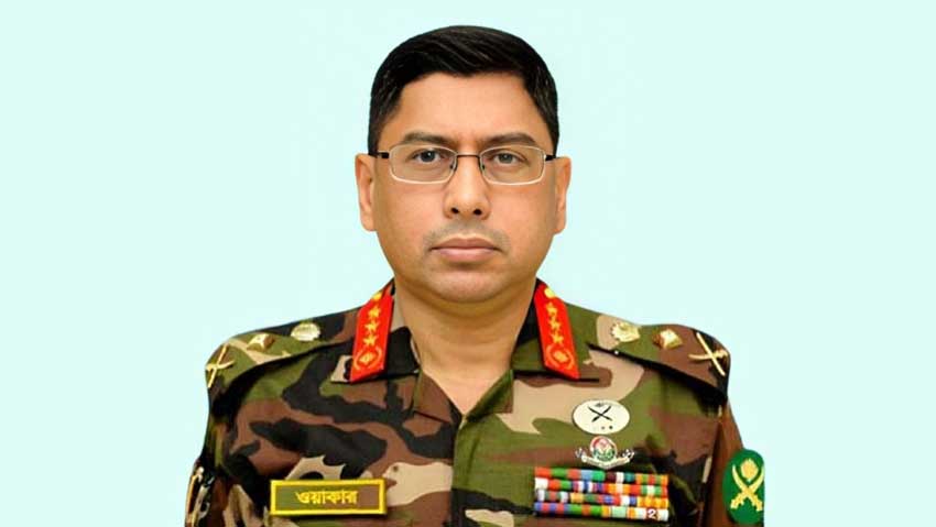 বগুড়ায় সংস্কারকৃত হেলিপ্যাডে প্রথমবার অবতরণ করলেন সেনাপ্রধান