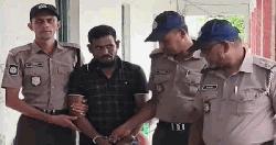 খুলনা রেলস্টেশনে কোটি টাকার স্বর্ণের বারসহ গ্রেপ্তার ১