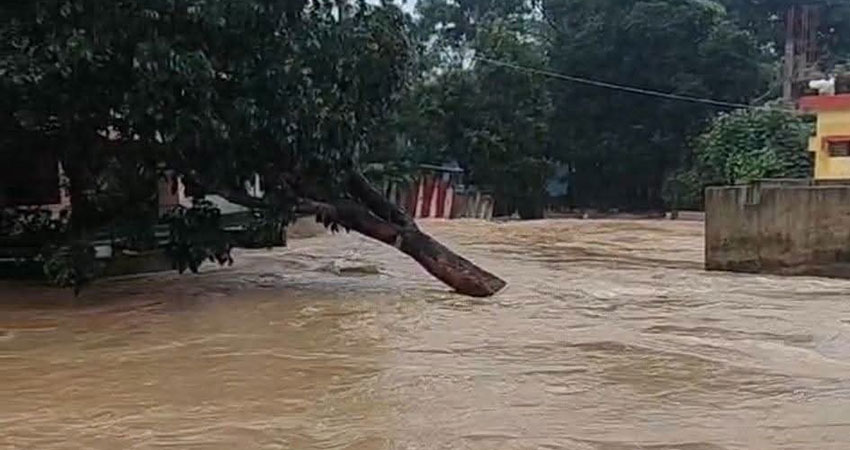 ভারি বৃষ্টিপাত-পাহাড়ি ঢলে ভাসছে কক্সবাজারের ৩৫ ইউনিয়ন