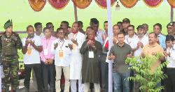 বরিশাল পৌঁছেছেন প্রধানমন্ত্রী, অংশ নিয়েছেন বৃক্ষরোপণ কর্মসূচিতে