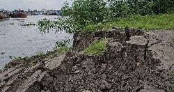 অবৈধ ড্রেজারের দাপটে আড়িয়াল খাঁর ভয়াল ভাঙন