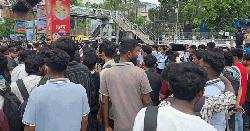 এইচএসসি পরীক্ষা নিয়ে ক্ষোভ: শিক্ষামন্ত্রীর পদত্যাগ দাবিতে সায়েন্সল্যাবসহ বিভিন্ন স্থানে সড়ক অবরোধ
