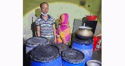 আশুলিয়ায় ১ হাজার লিটার চোলাইমদসহ গ্রেফতার ২