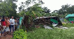 সোনাগাজীতে হঠাৎ টর্নেডোতে ৩৫ পরিবার লন্ডভন্ড