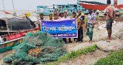 পদ্মায় যৌথ অভিযানে নিষিদ্ধ চায়না দুয়ারি জব্দ