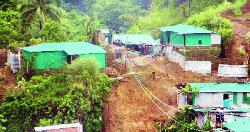টেকনাফে পাহাড়ঘেঁষা গ্রাম ছেড়ে পালাচ্ছে পরিবার, আতঙ্কে জনপ্রতিনিধিরাও