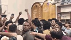 ঢাবিতে সমকামিতা তদন্ত ঘিরে ছাত্রদল-শিবির সংঘর্ষ, আহত কয়েকজন