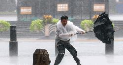 টাইফুন ডলফিনের আঘাতে লণ্ডভণ্ড চীন, ভয়াবহ বন্যার আশঙ্কা