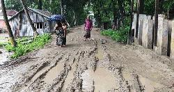 চরফ্যাশনে ৪০ বছরেও পাকা হয়নি দেড় কিলোমিটার সড়ক, দুর্ভোগে হাজারো মানুষ