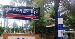 পুলিশ লাইন্সে গান বাজানো নিয়ে উত্তেজনা, লাঠিচার্জে আহত ২০ মাদরাসাছাত্র