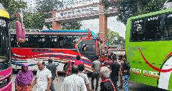 দিনাজপুরে শ্রমিক নেতাকে আটকের প্রতিবাদে থানা ঘেরাও, সড়ক অবরোধ