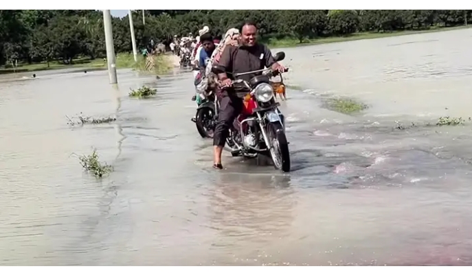 পদ্মার পানিতে প্লাবনের শঙ্কায় ১৫ চরের মানুষ