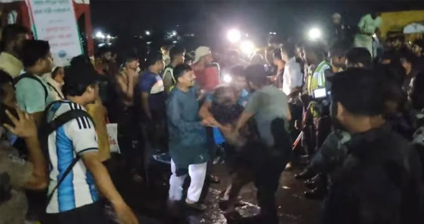 খুলনায় ফেরির সঙ্গে সংঘর্ষে ট্রলার ডুবি, ৩৫ জন উদ্ধার