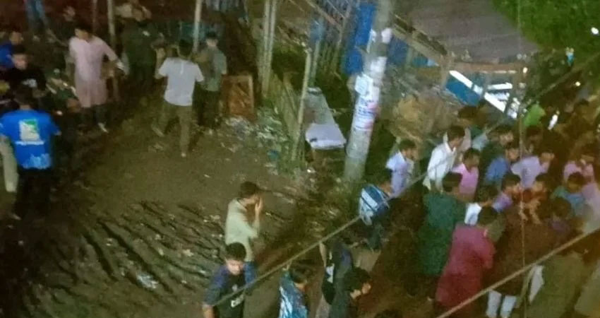 ছিটকিনি আটকানো নিয়ে ববিতে দুই বিভাগের শিক্ষার্থীদের উত্তেজনা