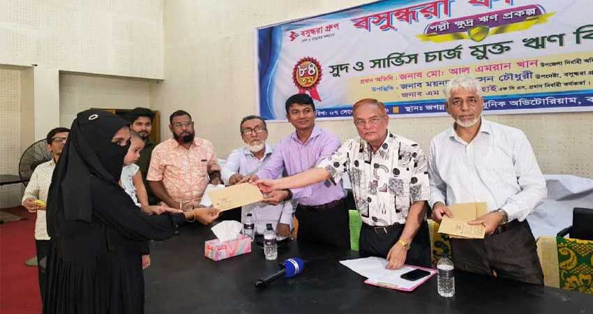 বাঞ্ছারামপুরে ক্ষুদ্র উদ্যোগে নারীদের পাশে বসুন্ধরা ফাউন্ডেশন