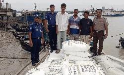 মিয়ানমারে পাচারের সময় ৪০০ বস্তা ইউরিয়া সারসহ ৩ জন আটক