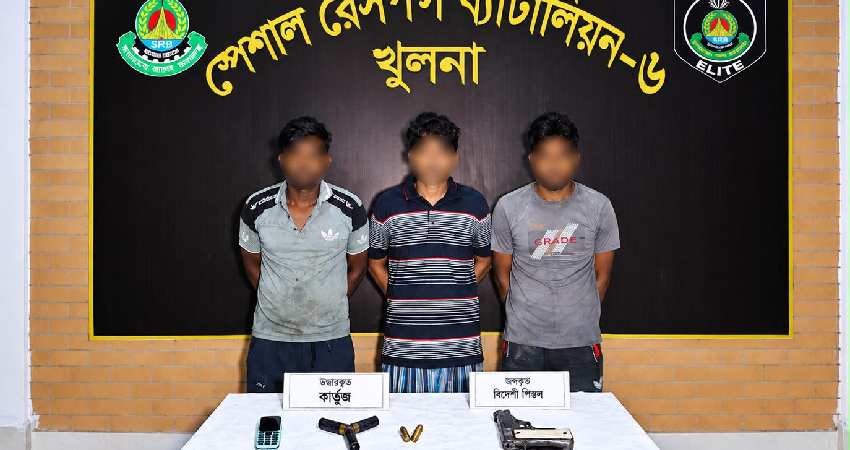 খুলনায় বিদেশি পিস্তল-গুলিসহ ডালিম ও দুই সহযোগী গ্রেপ্তার খুলনায় বিদেশি পিস্তল-গুলিসহ ডালিম ও দুই সহযোগী গ্রেপ্তার