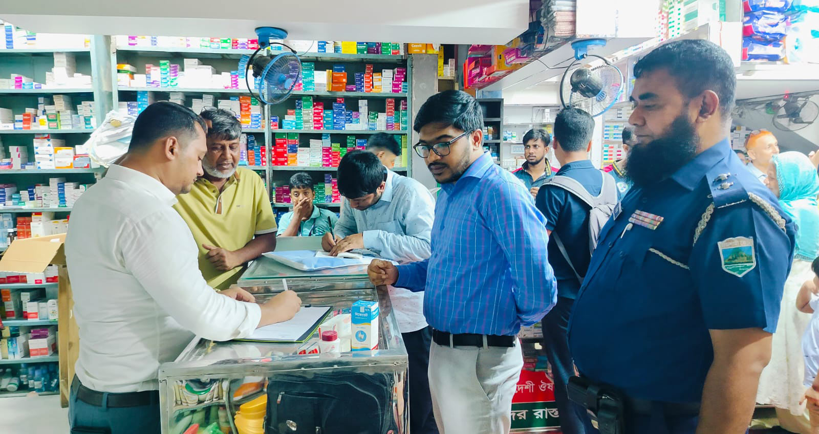 জয়পুরহাটে তিন ফার্মেসিকে জরিমানা