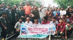মির্জাগঞ্জ স্টেশনে ট্রেনের যাত্রাবিরতির দাবিতে রেলপথ অবরোধ