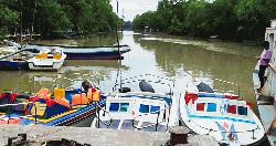 চর কুকরী-মুকরী রুটে বাড়তি ভাড়া, ভোগান্তিতে যাত্রী ও পর্যটক
