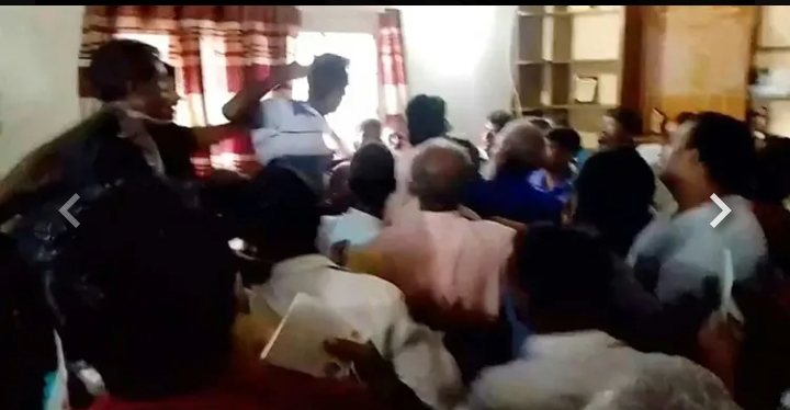 সার বিতরণের সময় হট্টগোল, ধাক্কাধাক্কিতে ৩ কৃষক আহত