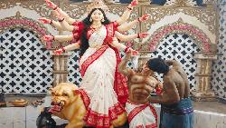 চাঁদপুরে দুর্গাপূজায় ২৩২ মণ্ডপেপ্রতিমা তৈরির কাজ প্রায় শেষ, চলছে রং-তুলির শেষ আঁচড়