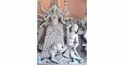  দুর্গাপূজা ঘিরে প্রতিমা তৈরিতে ব্যস্ত জলঢাকার কারিগররা