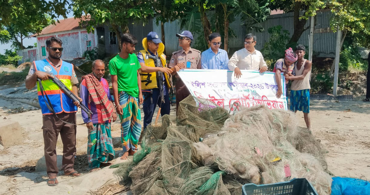 গোয়ালন্দে মা ইলিশ রক্ষায় পদ্মায় যৌথ অভিযান, দুজনকে কারাদণ্ড