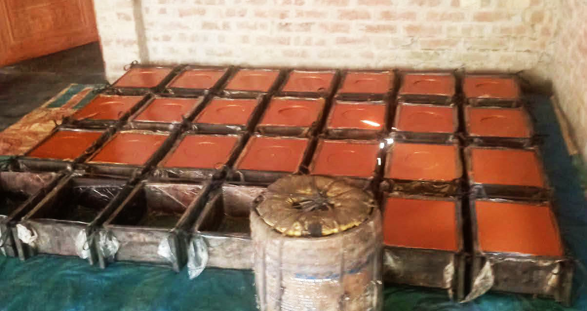 বাঘায় ভেজাল গুড় তৈরির কারখানায় অভিযান